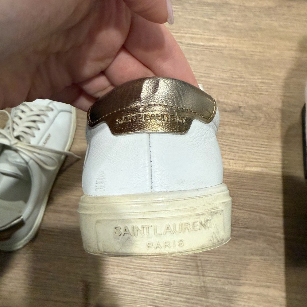 Saint Laurent White/Gold Low Cut Leather Lace-Up Sneakers - Picture 12 of 16